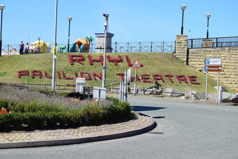 Family Fun Caravan Rental - Rhyl in Rhyl, United Kingdom