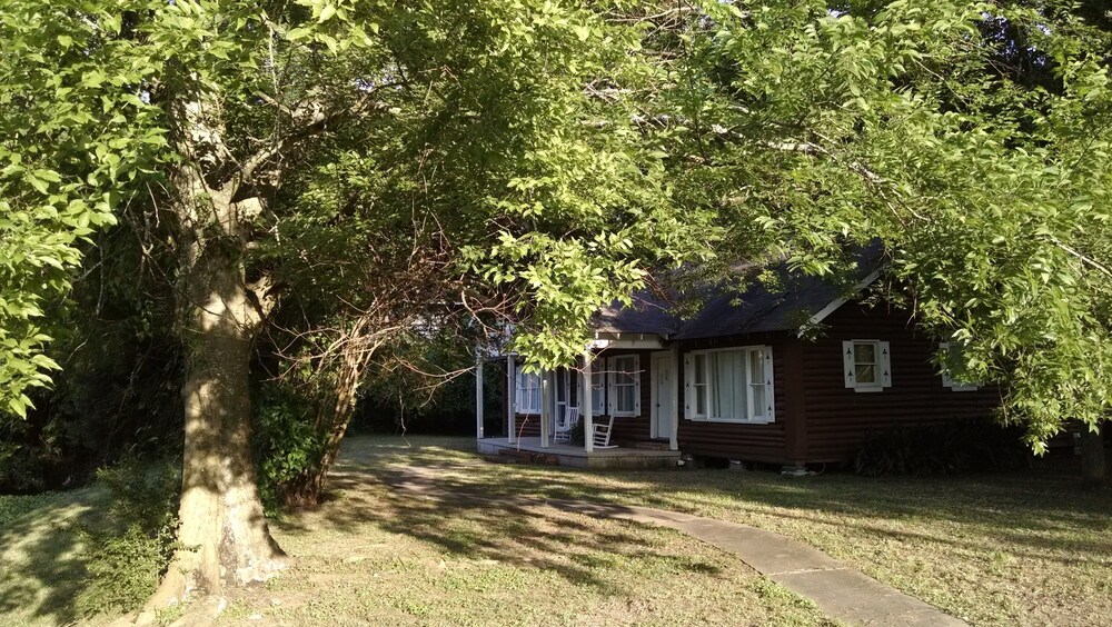 'cabin In The City'. Walking Distance to Cane River & Front Street! Close to NSU in Natchitoches, United States