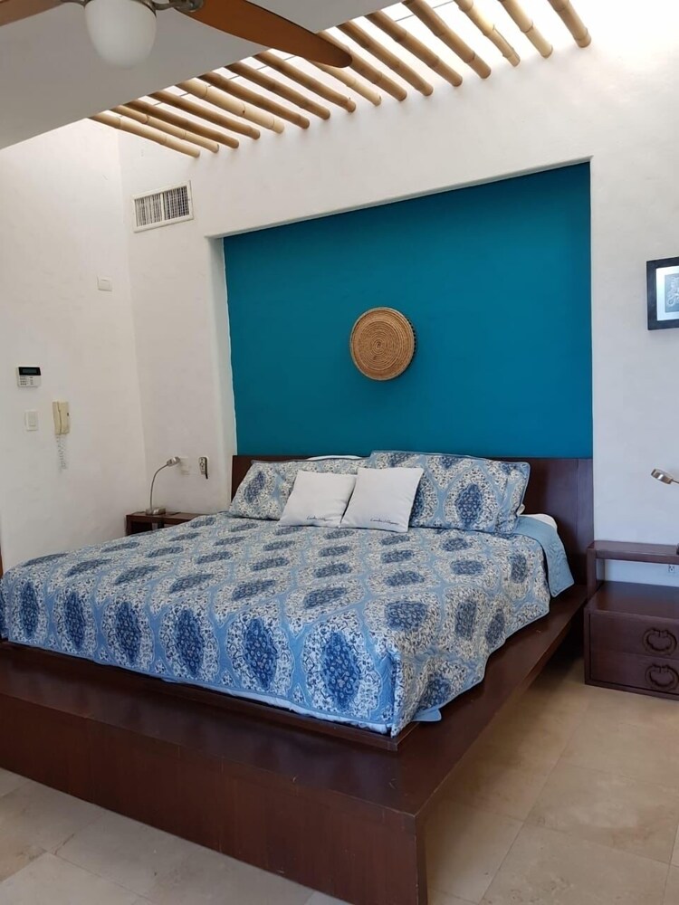 Beautiful 4 bedroom Beach House on a Private & Peaceful Place in Cancun