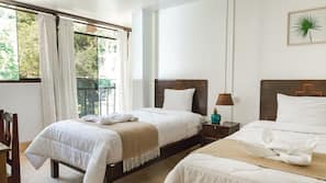Desk, laptop workspace, free WiFi, linens