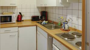 Kühlschrank, Mikrowelle, Herd, Geschirrspüler