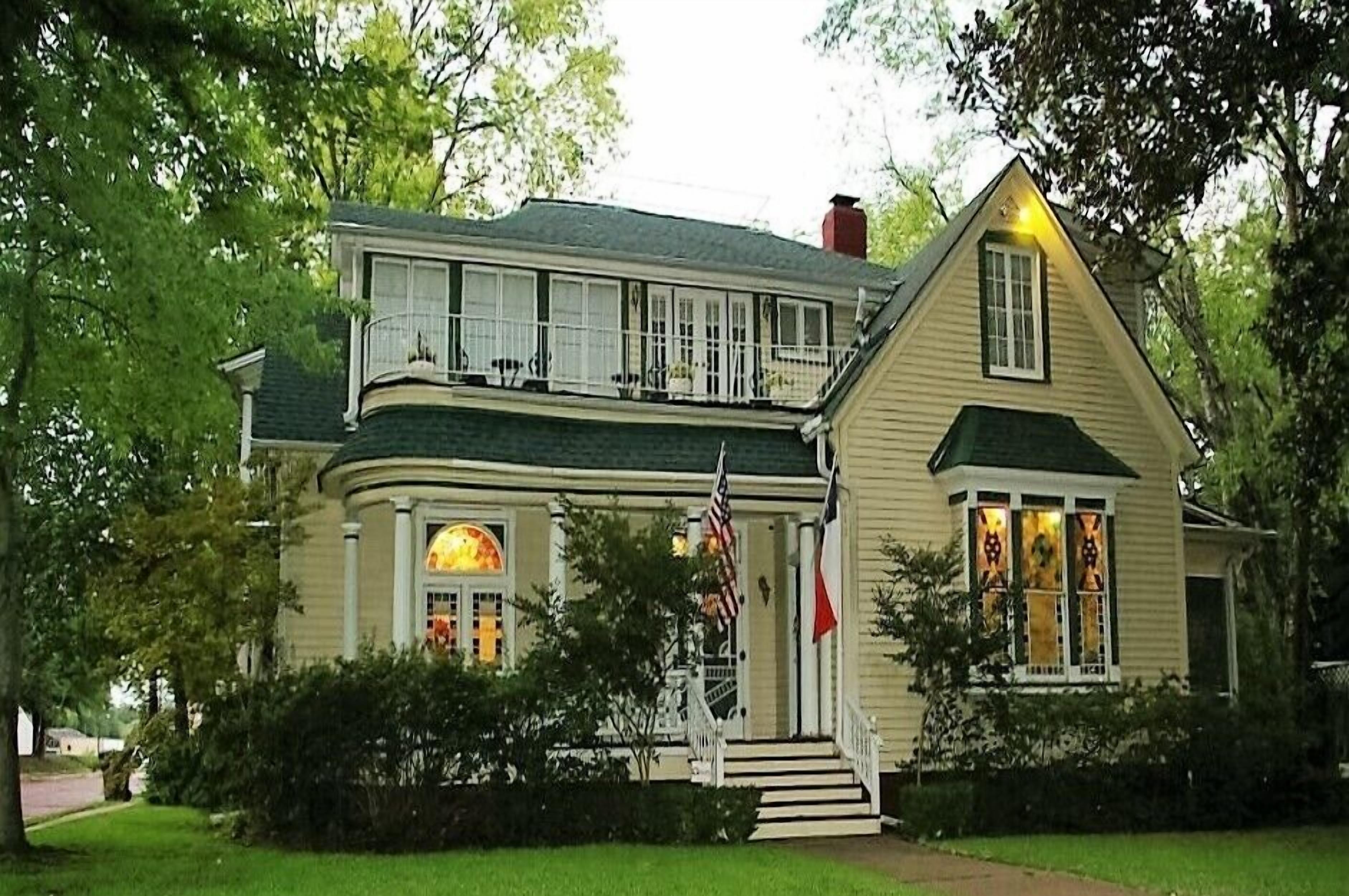 Woldert-Spence Manor in Tyler, United States