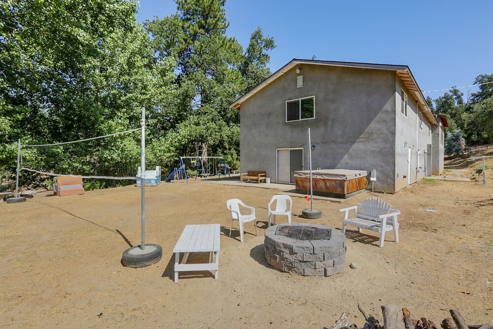 Large Cabin Home 10 Miles to Sequoia Kings Nat'l Park