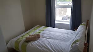 3 bedrooms, iron/ironing board, Internet, linens