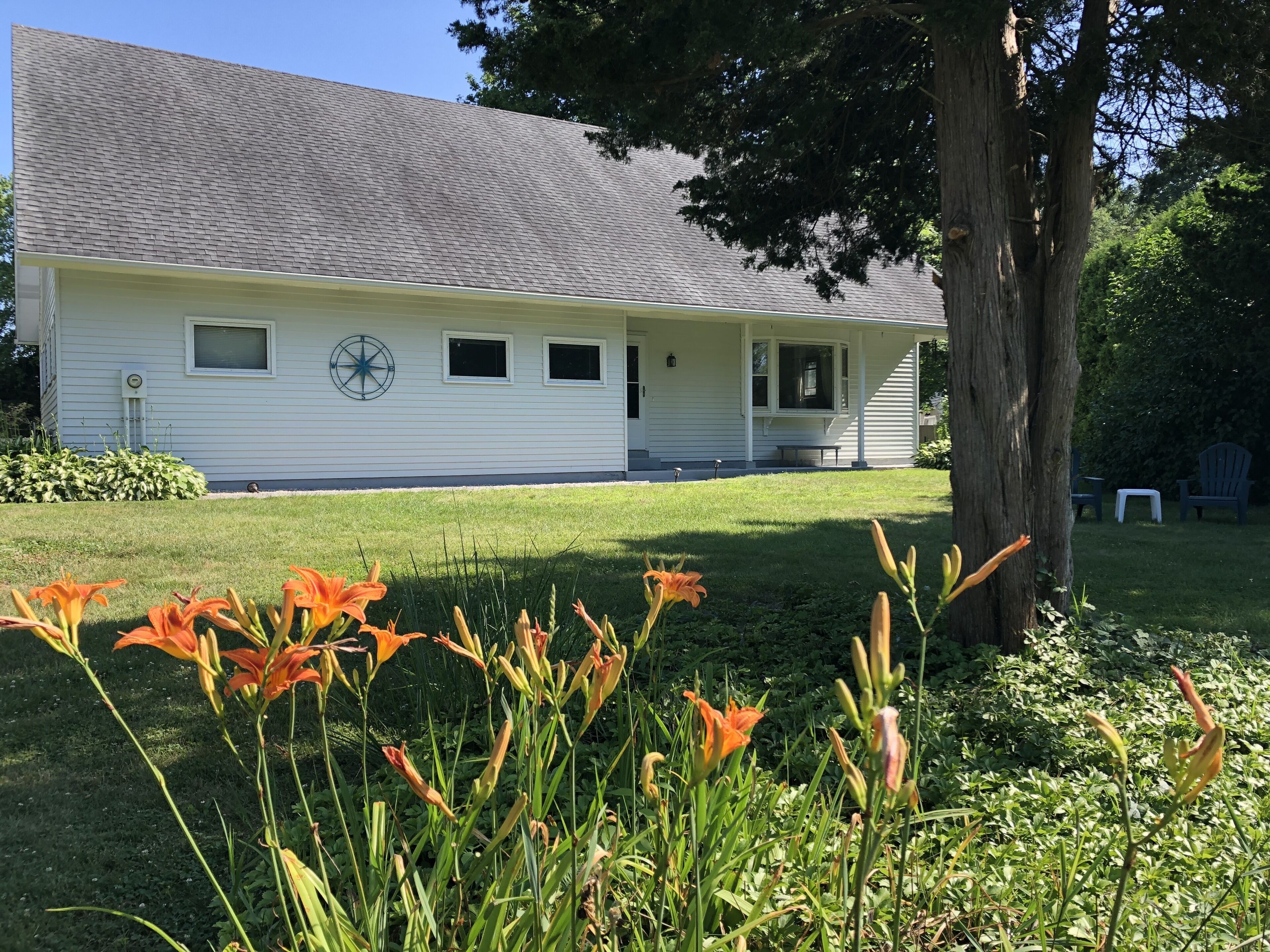 New photos with many updates! Bring your EV cord and adapter!  Walk to the fun! in Mystic, United States