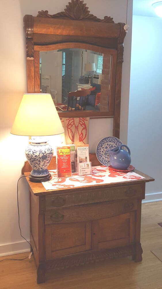 The Gallery Apartment in Damariscotta, Maine, for stays of 3 or more