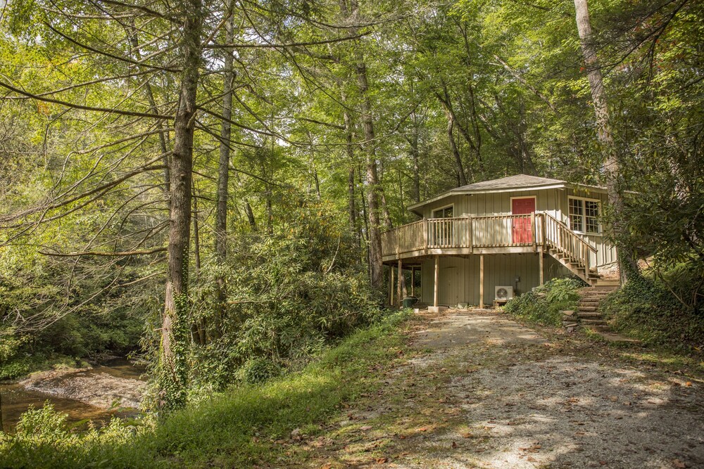 Cabin Rental Near Cashiers Waterfalls Horsepasture River In
