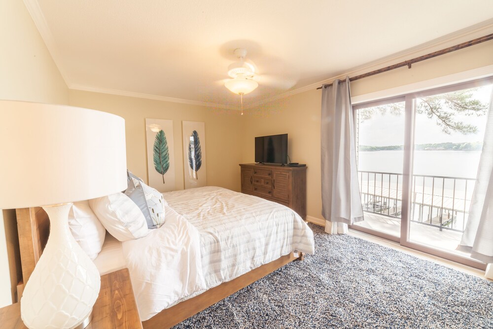 "The Sea Ray" 2 King Beds & Pickleball Court. Great Sunset Views with