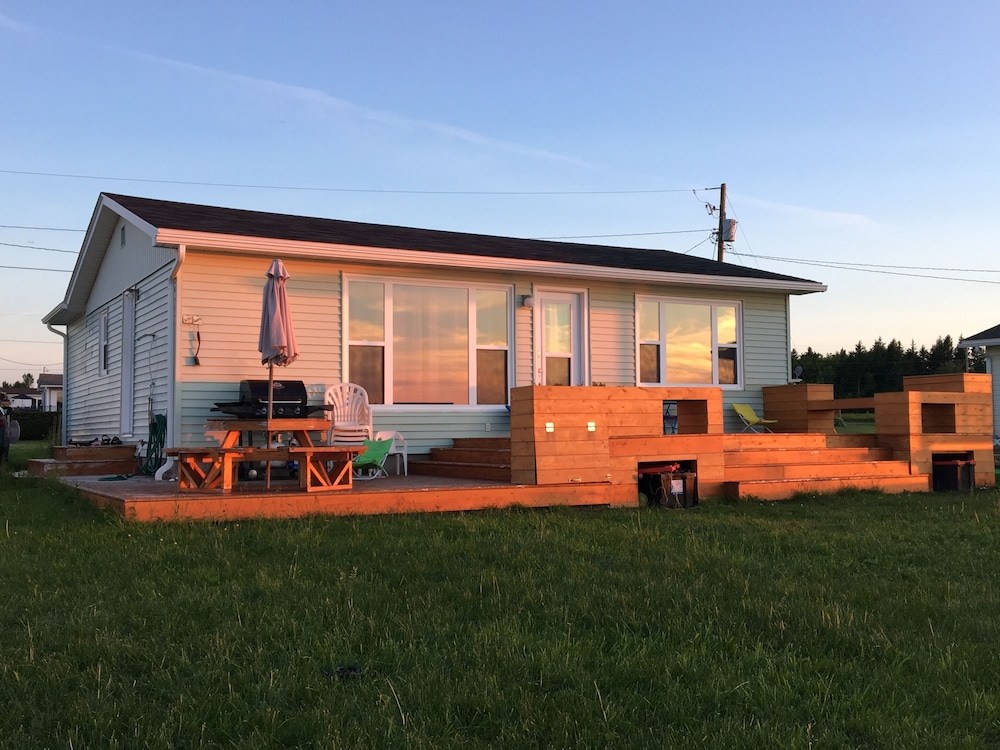Oceanfront Cottage In Grandedigue, Near Shediac And Bouctouche in