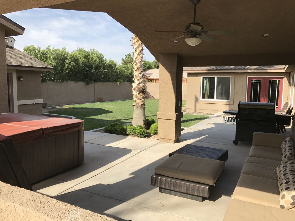 Lake Mead just around the corner