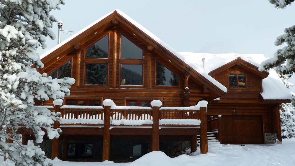 Log Home In Frisco Mountain Views Hot Tub Decks Great Kitchen