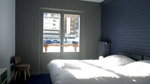 Free WiFi, linens