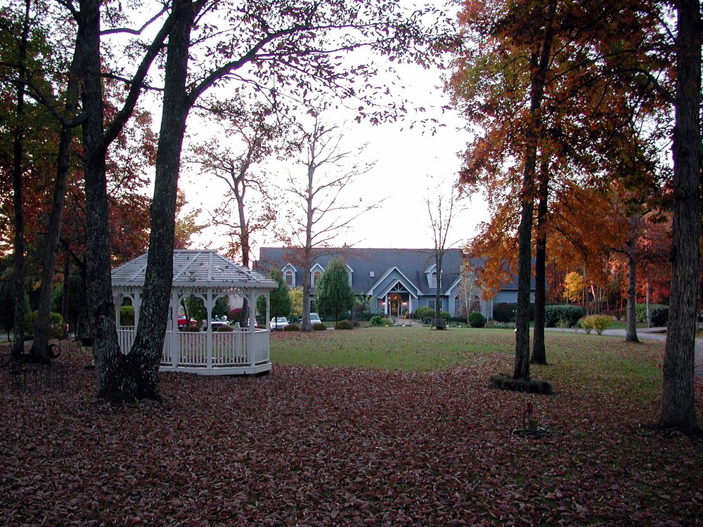 Garden Inn Bed & Breakfast at Bee Rock in Monterey Best Rates & Deals on Orbitz