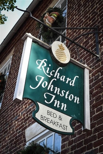 Great Place to stay The Richard Johnston Inn & 1890 Caroline House near Fredericksburg 