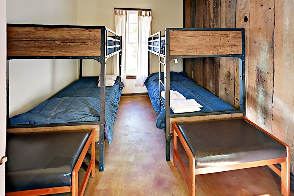 Heated Indoor Pool, Fast Wifi, 5 Acres of Fenced Privacy Glenn Haven