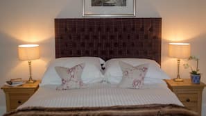 Desk, iron/ironing board, free WiFi, linens
