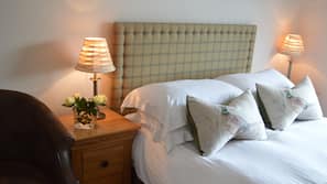 Desk, iron/ironing board, free WiFi, linens
