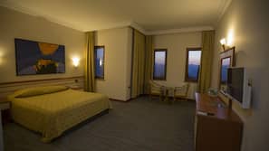 1 Schlafzimmer, hochwertige Bettwaren, Zimmersafe, Verdunkelungsvorhänge
