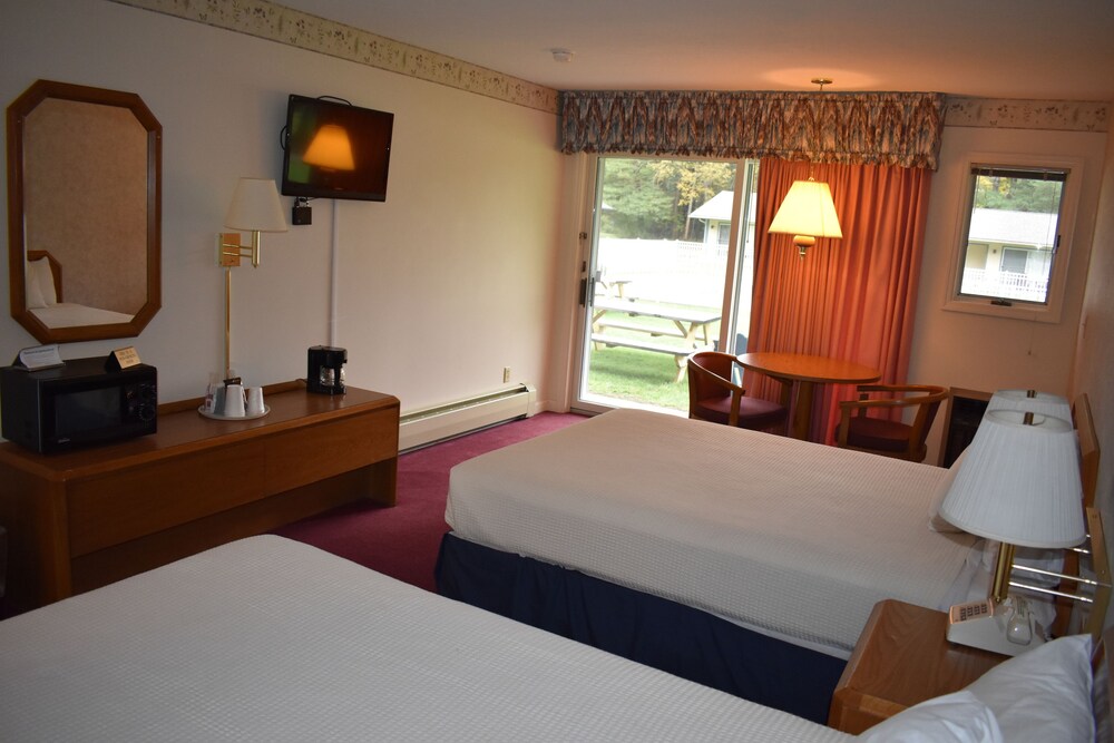 Country Club Motel Deals & Reviews (Thendara, USA) Wotif