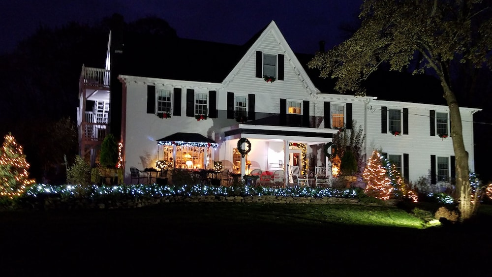 Pineapple Hill Inn Bed & Breakfast in New Hope Best Rates & Deals on