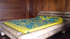 Iron/ironing board, free WiFi, linens