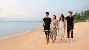 靠近海滩、免费海滩班车