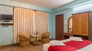Desk, free WiFi, linens