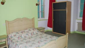 Blackout curtains, soundproofing, free WiFi, bed sheets