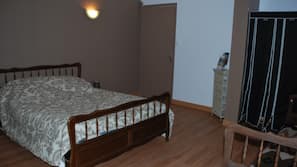 Blackout curtains, soundproofing, free WiFi, bed sheets