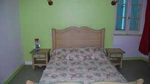 Blackout curtains, soundproofing, free WiFi, bed sheets