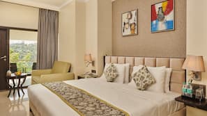 1 bedroom, premium bedding, in-room safe, desk