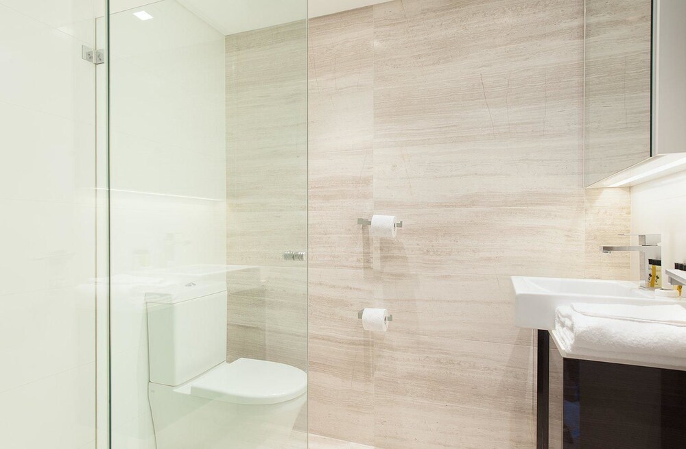 SH147 Sleek Split Level 2BR Surry Hills