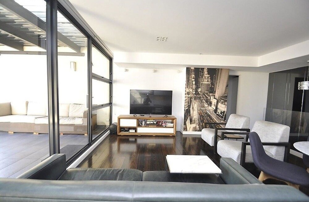 SH147 Sleek Split Level 2BR Surry Hills