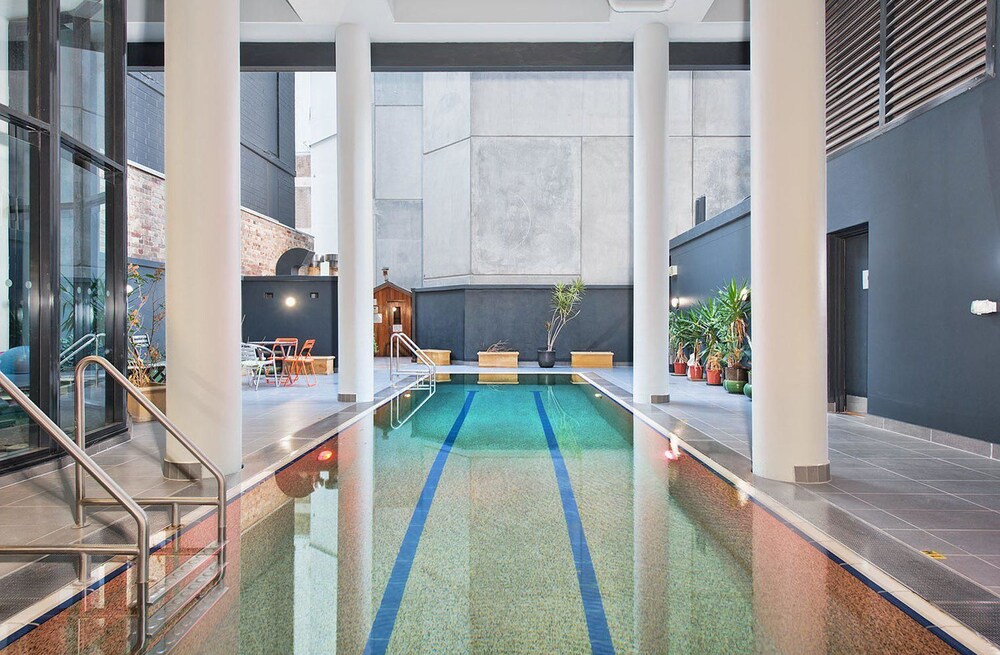 SH147 Sleek Split Level 2BR Surry Hills