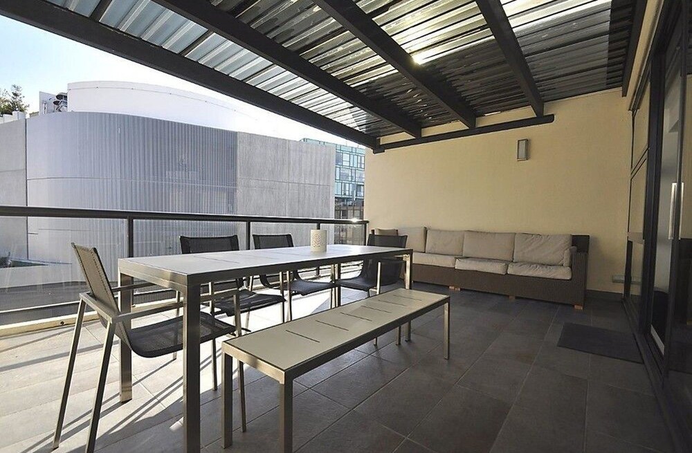 SH147 Sleek Split Level 2BR Surry Hills