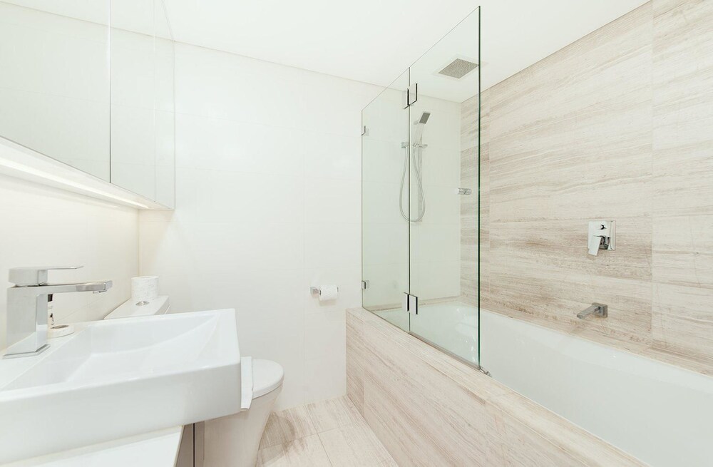 SH147 Sleek Split Level 2BR Surry Hills
