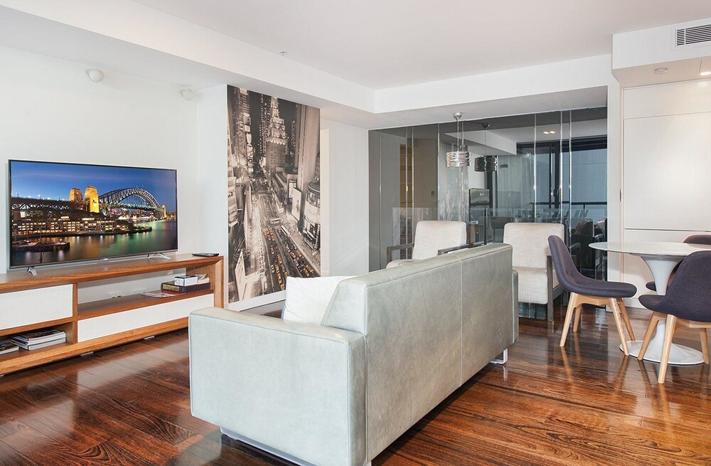 SH147 Sleek Split Level 2BR Surry Hills