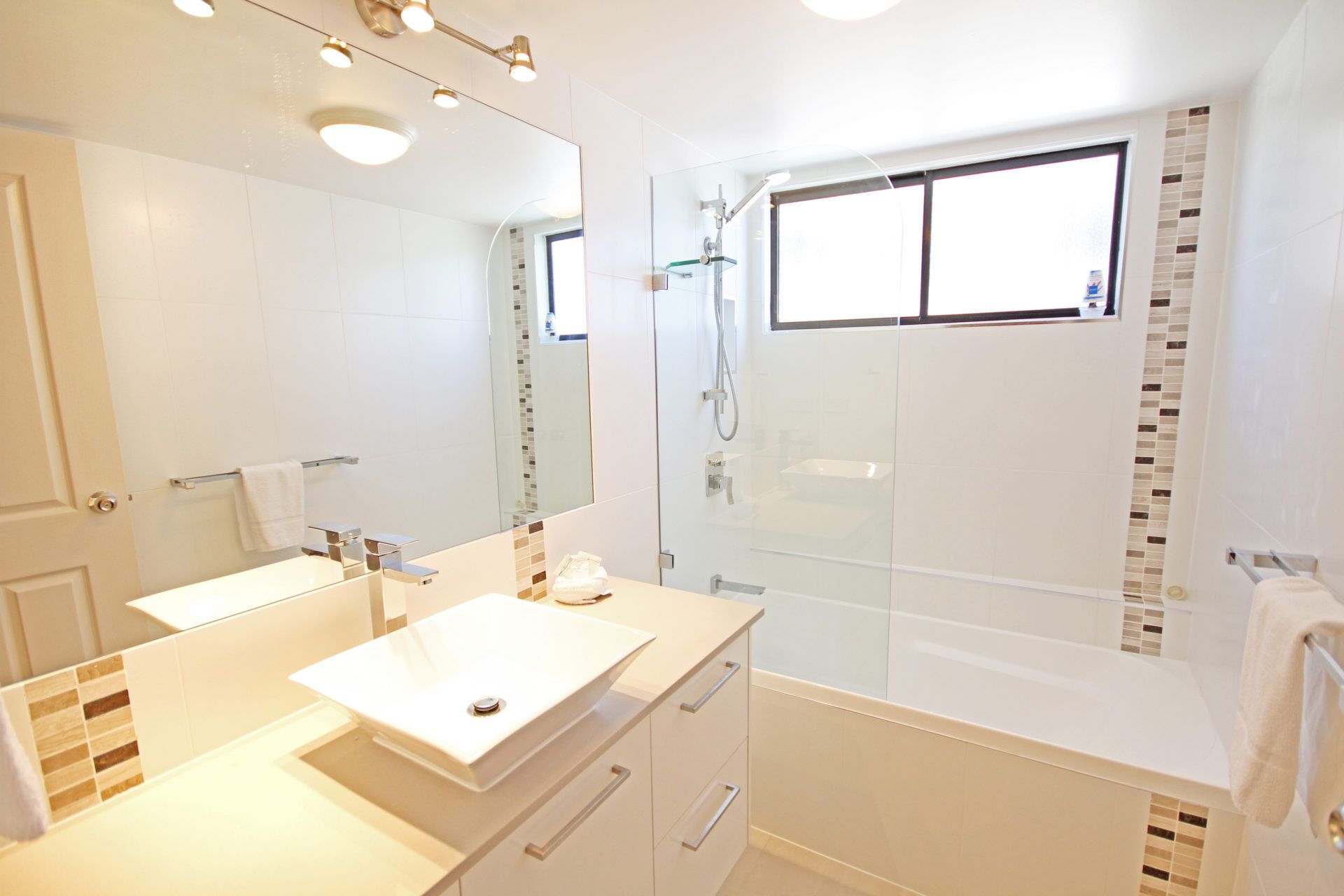 Stylish Beachfront Holiday Apartment