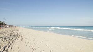 Plage, sable blanc, bar de plage