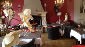 Lunch and dinner served, French cuisine