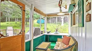 3 bedrooms, iron/ironing board, WiFi, linens