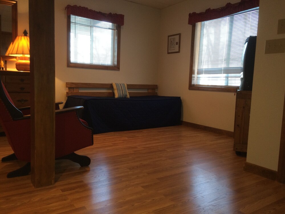 Secluded Cross Village Cottage On Tunnel Of Trees w/ Lake Michigan