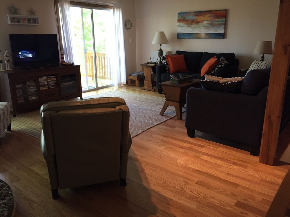 Secluded Cross Village Cottage On Tunnel Of Trees w/ Lake Michigan