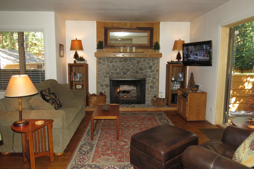 Cozy & Quiet GetAway McCloud Condo Near Hyatt/Beach Incline Village