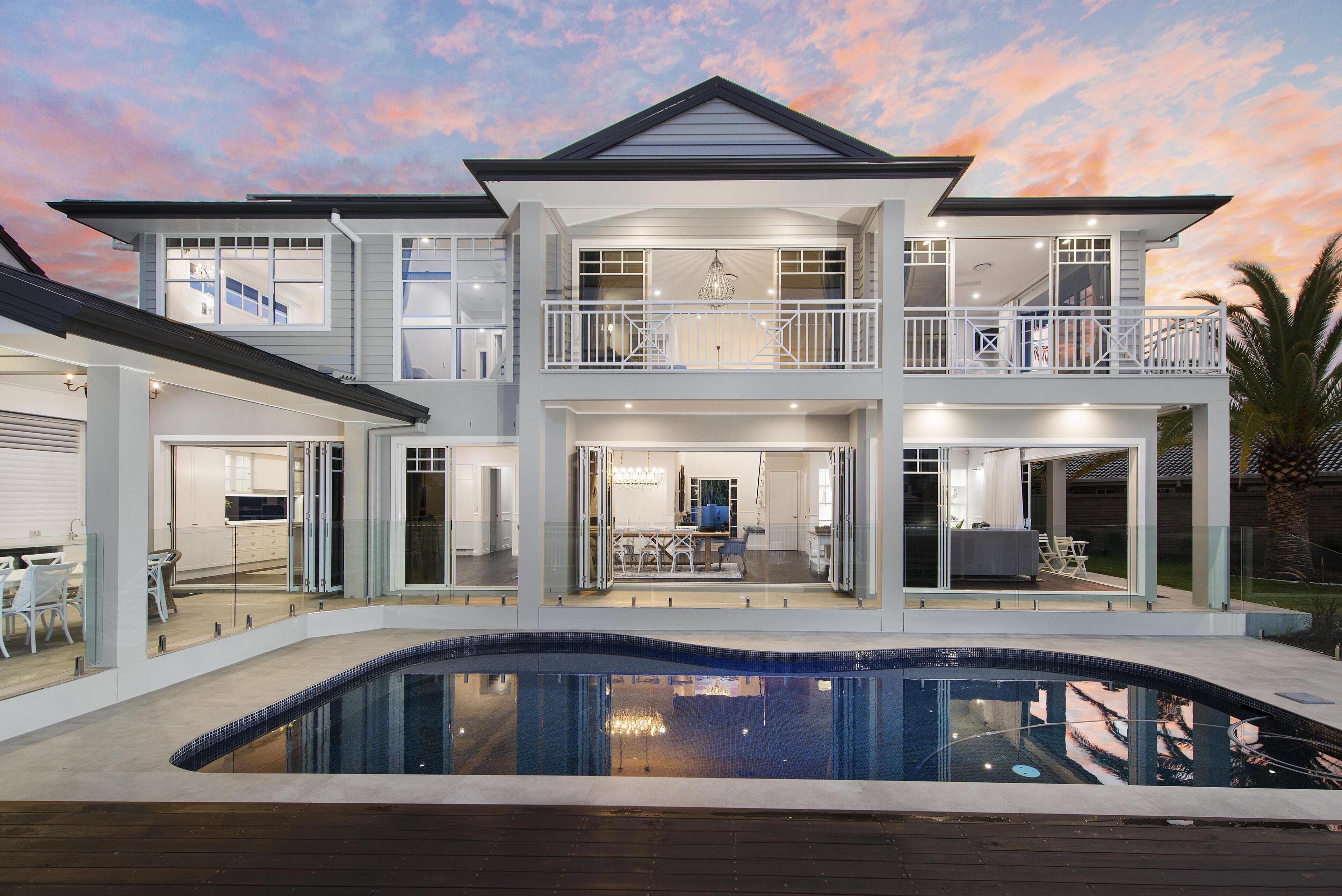 Hampton's Mansion@ Broadbeach Waters