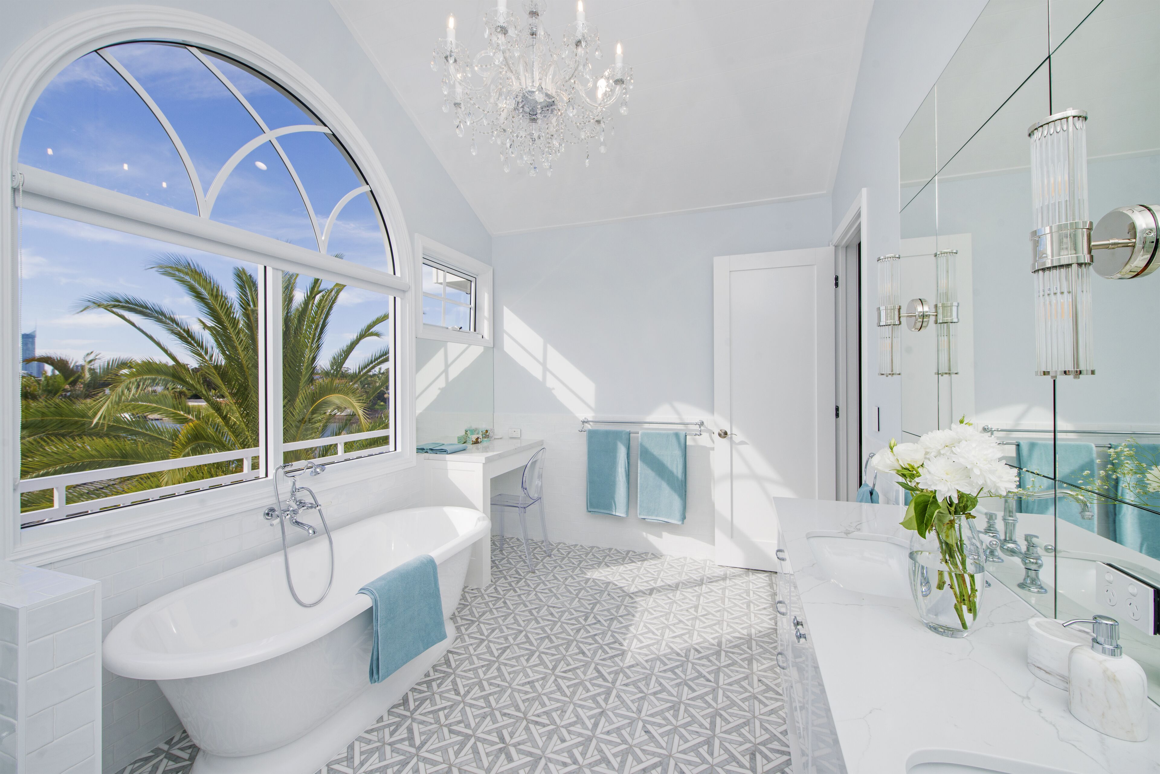 Hampton's Mansion@ Broadbeach Waters