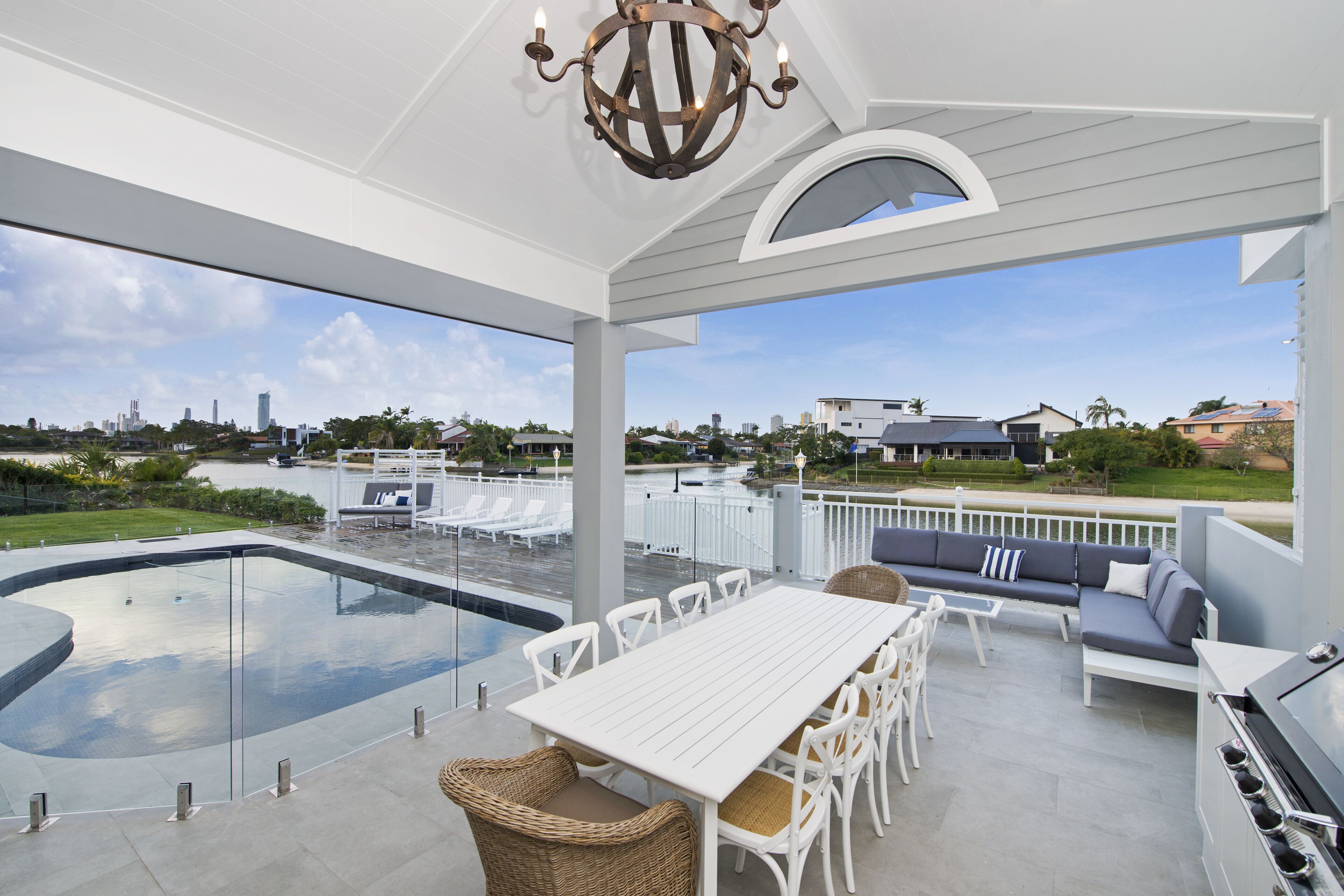 Hampton's Mansion@ Broadbeach Waters