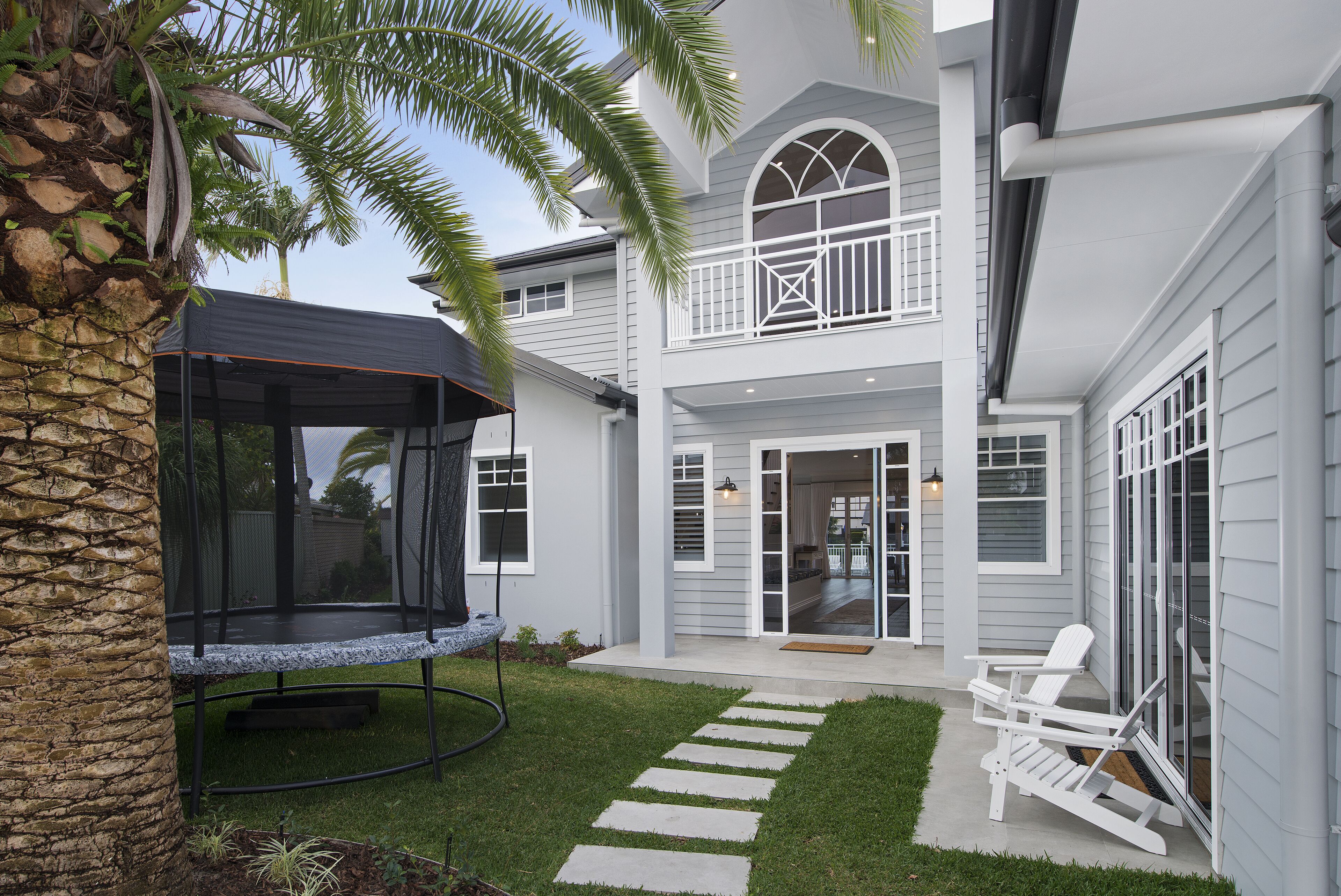 Hampton's Mansion@ Broadbeach Waters