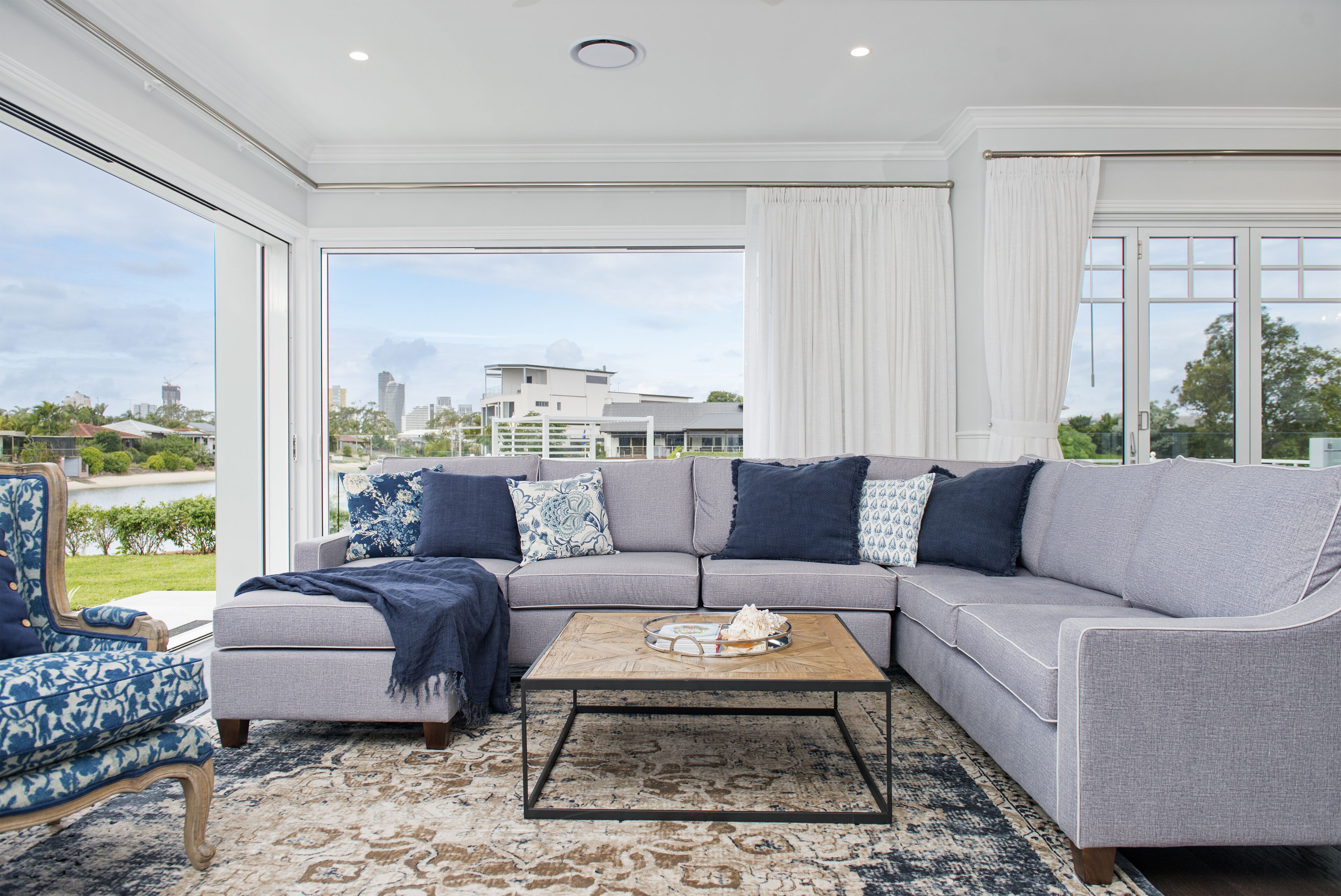 Hampton's Mansion@ Broadbeach Waters