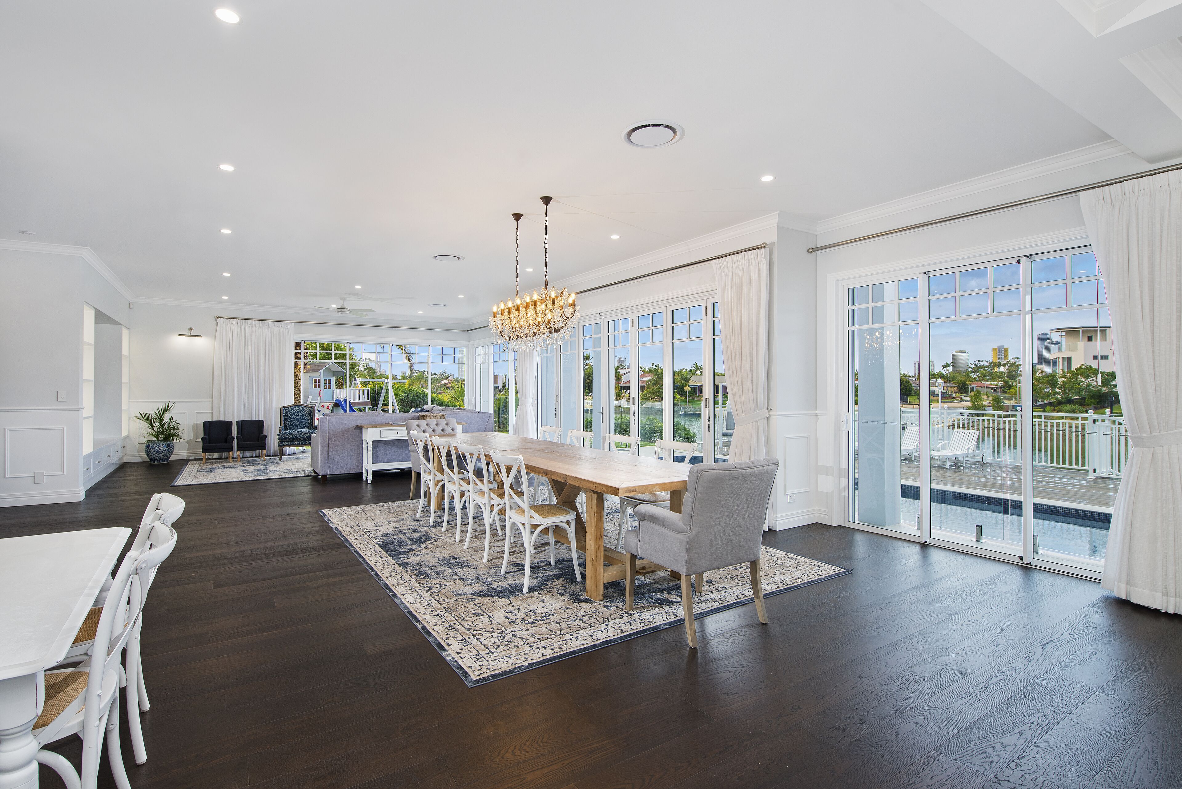 Hampton's Mansion@ Broadbeach Waters